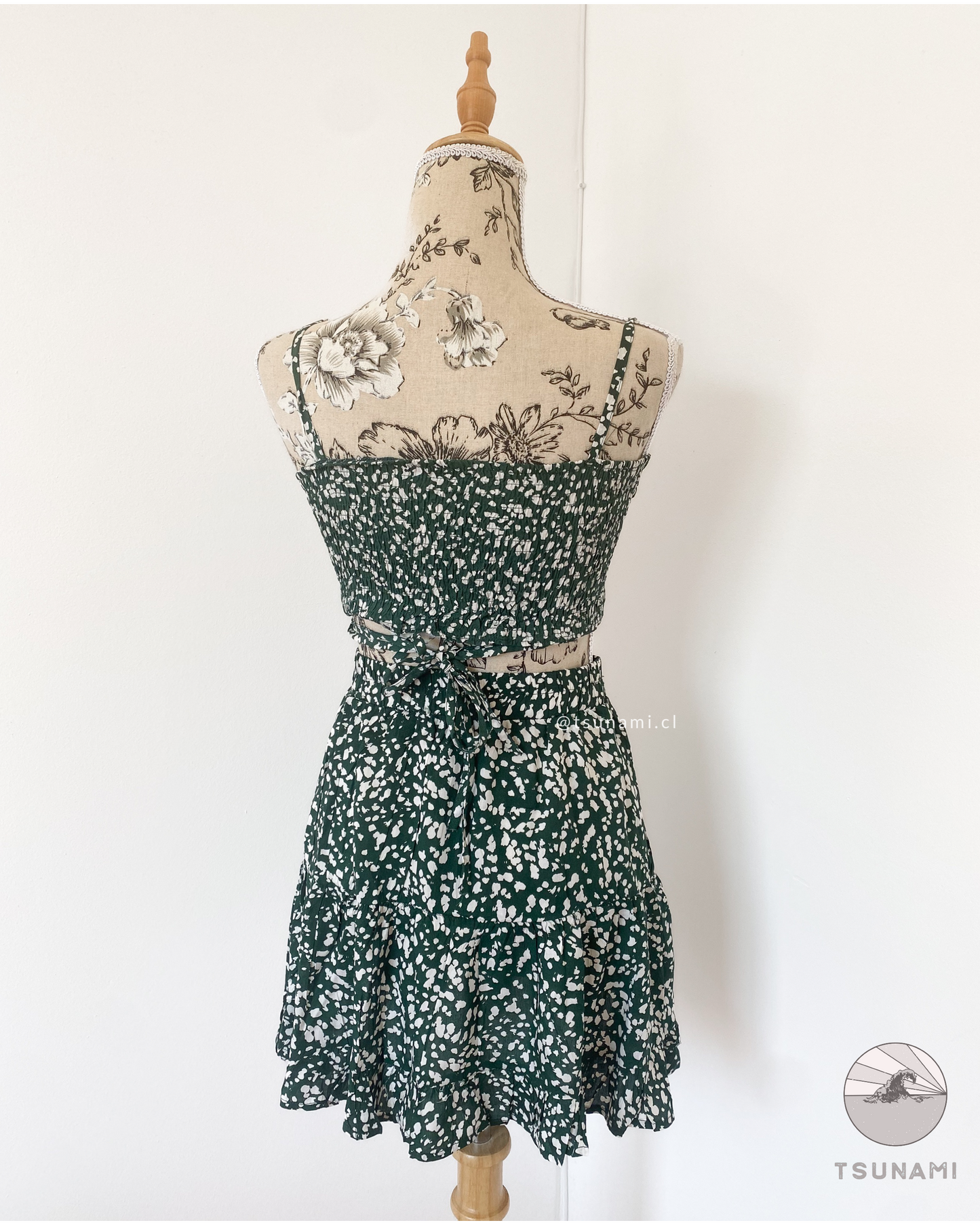 Conjunto floreado top + falda