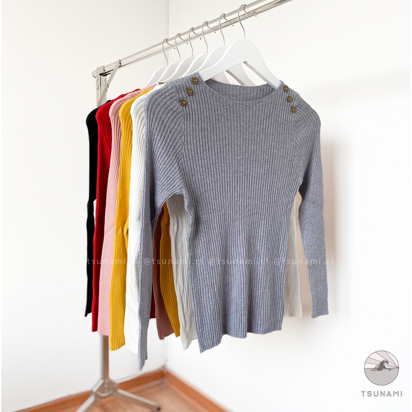 Polera con botones en hombros