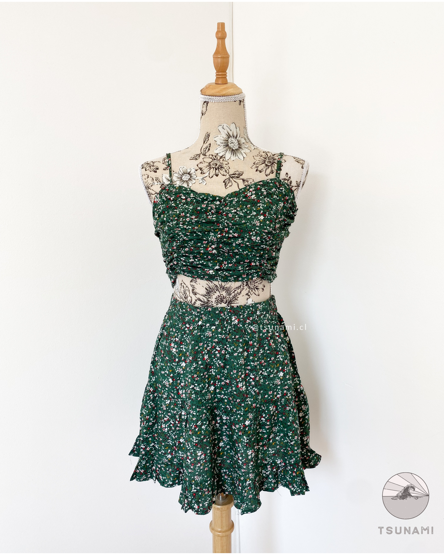 Conjunto floreado top + falda