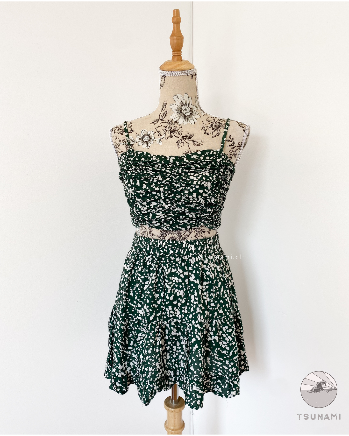 Conjunto floreado top + falda