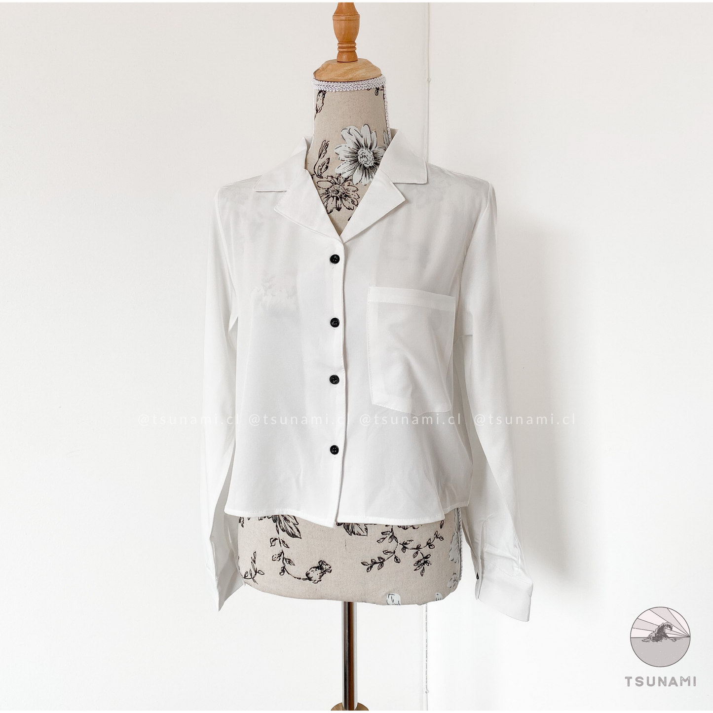 Camisa básica botones negros