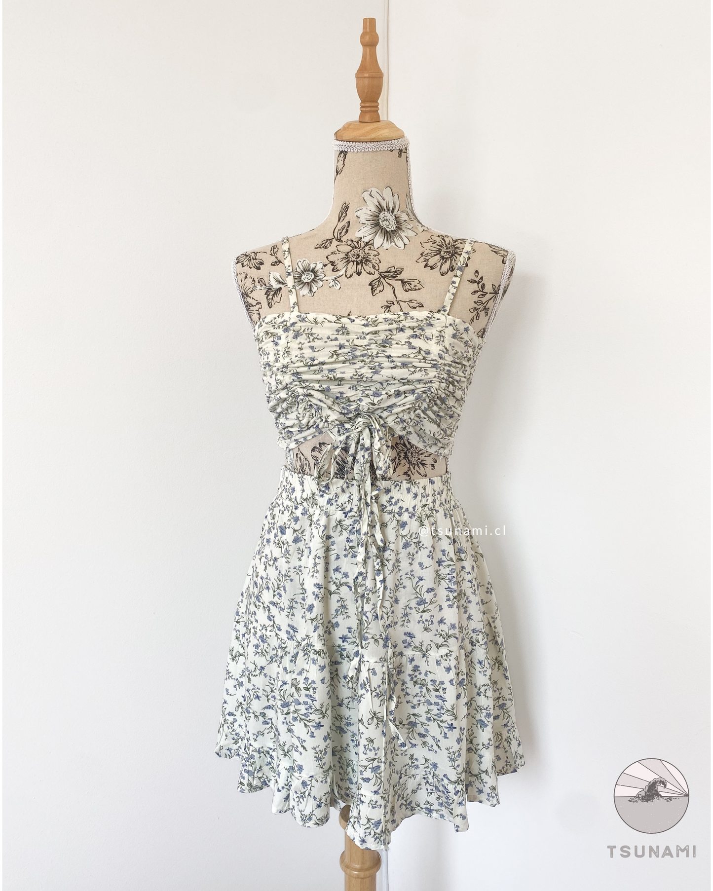 Conjunto floreado top + falda