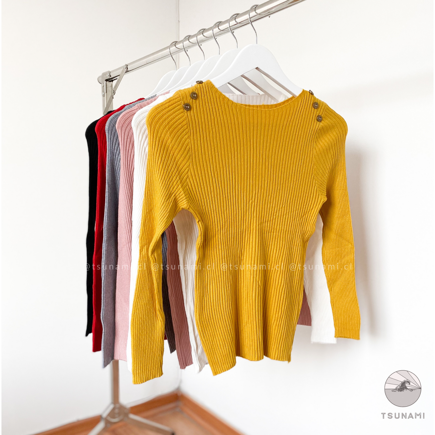 Polera con botones en hombros