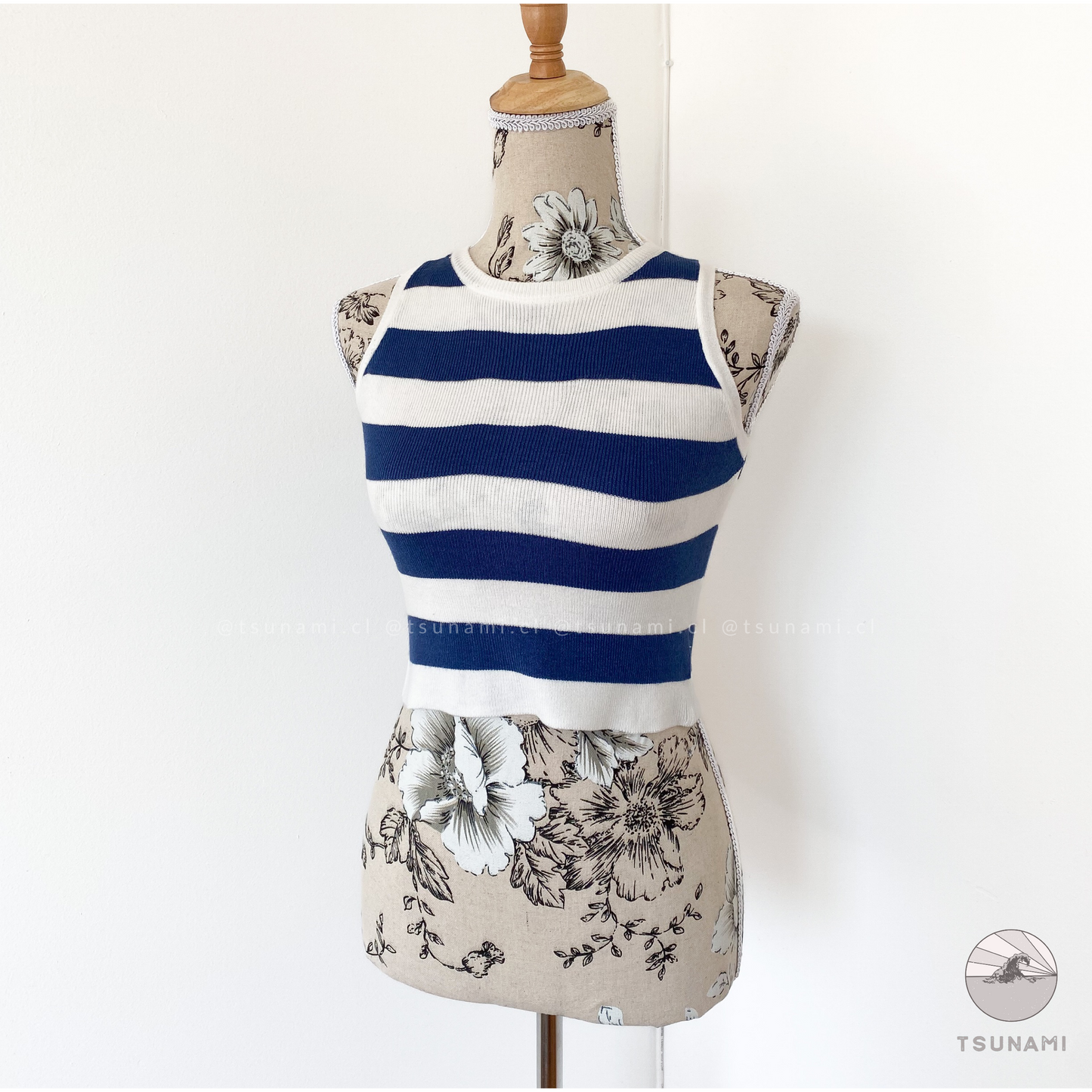 Top halter con franjas
