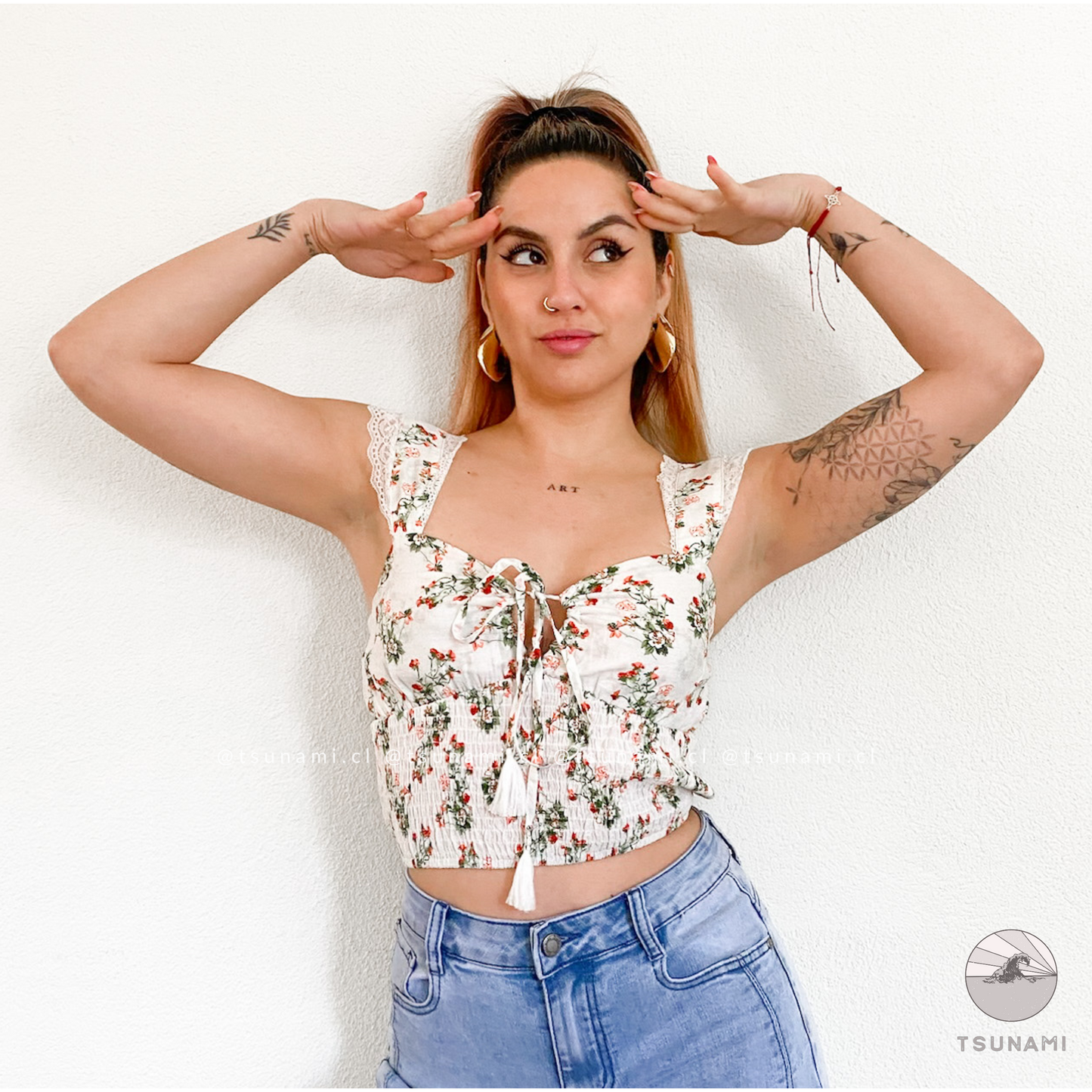 Top floreado con cintura acordeón
