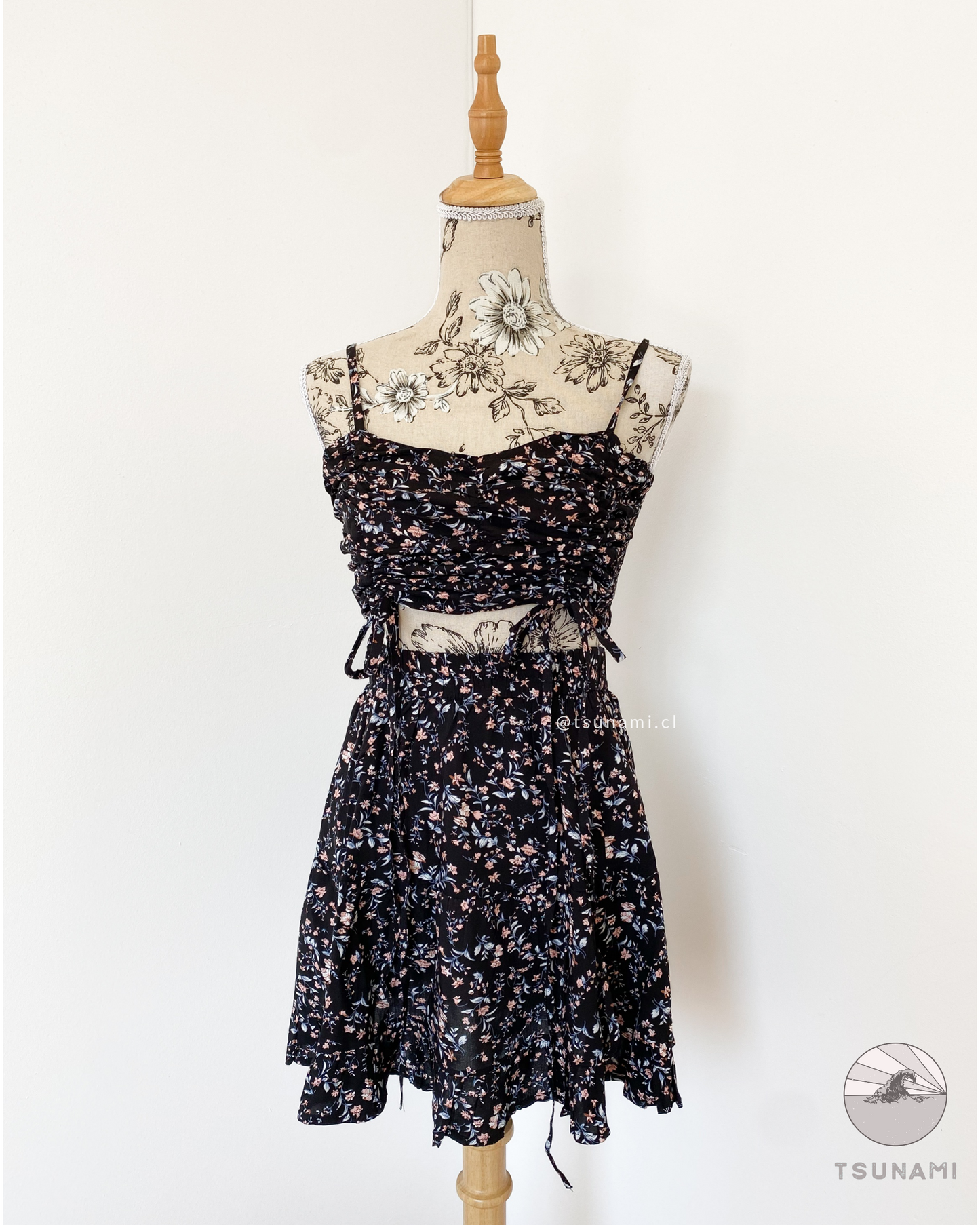 Conjunto floreado top + falda