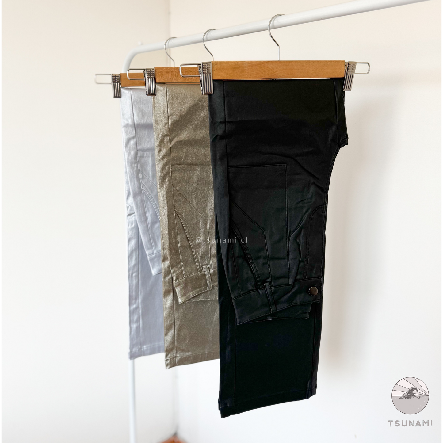 Pantalón straight ecocuero
