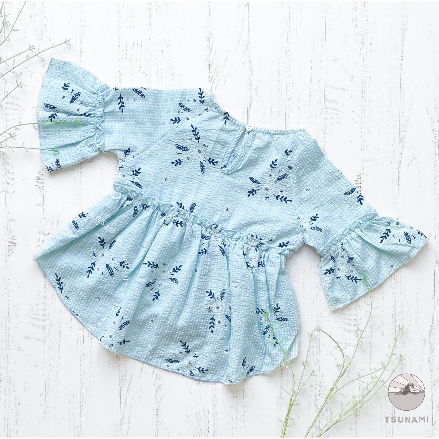Blusa con diseño de ramitas