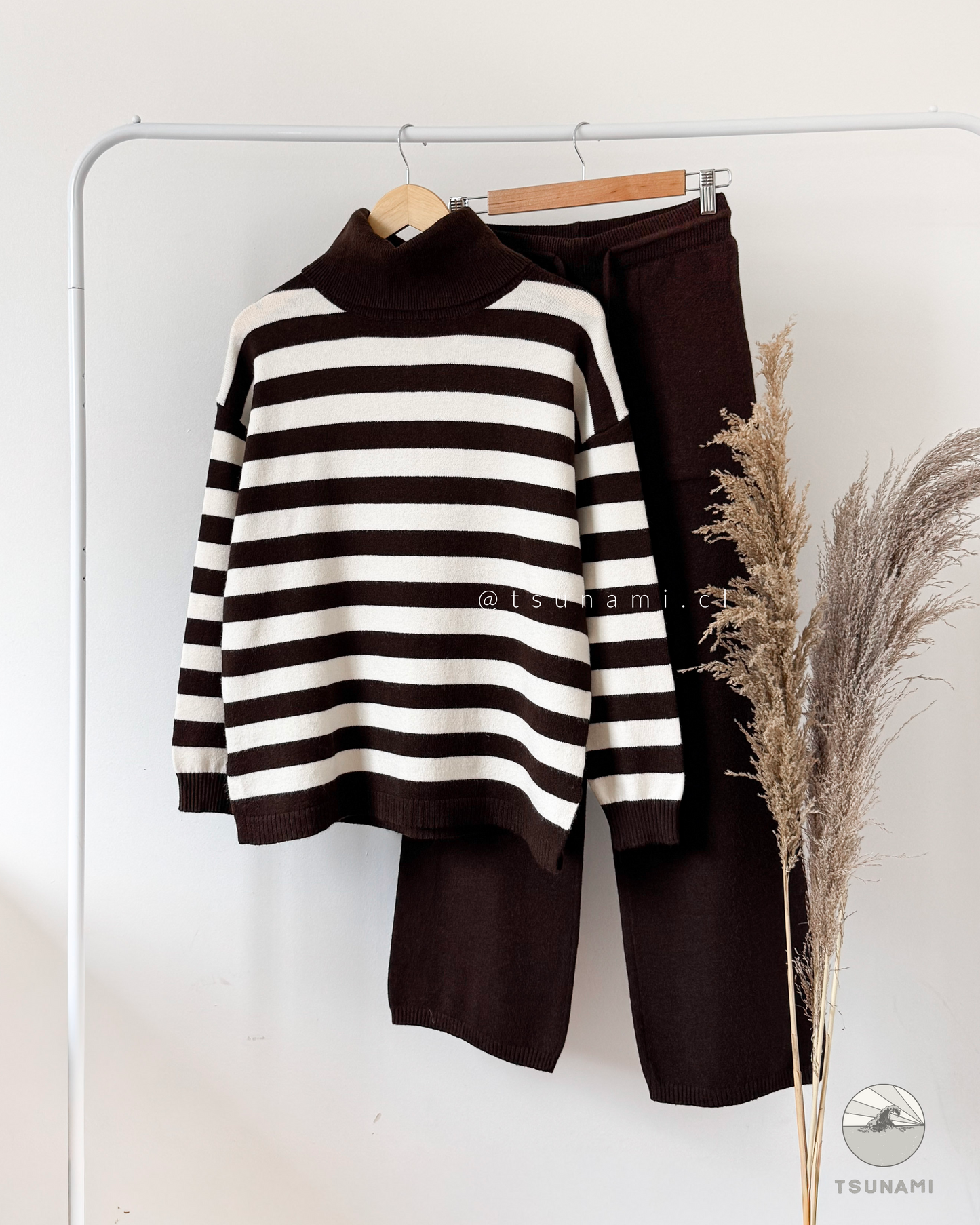 Conjunto Avellana | Conjunto tejido cuello alto a rayas