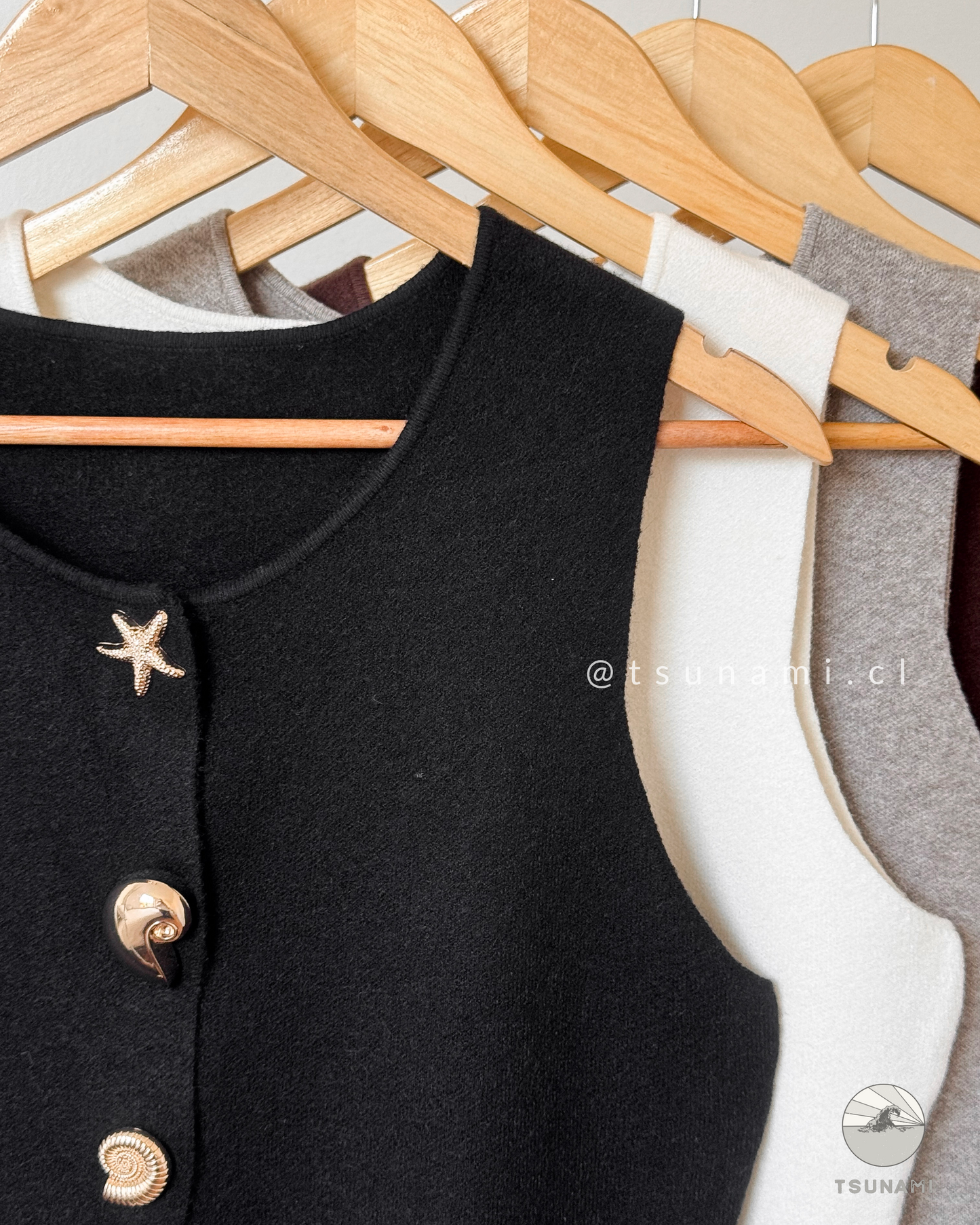Vest Laurel | Vest tejido con botones dorados