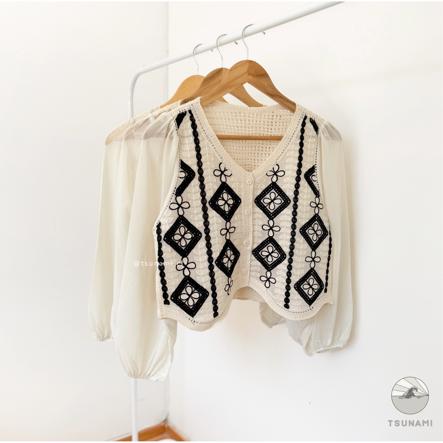 Blusa tejida con mangas de gasa