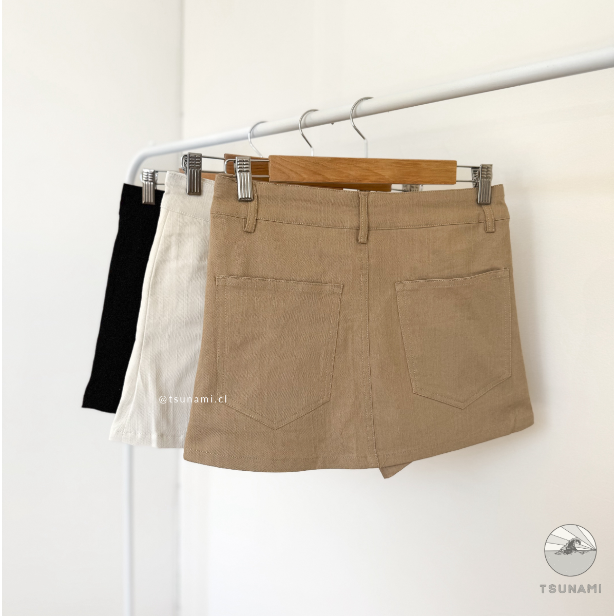 Falda short gabardina