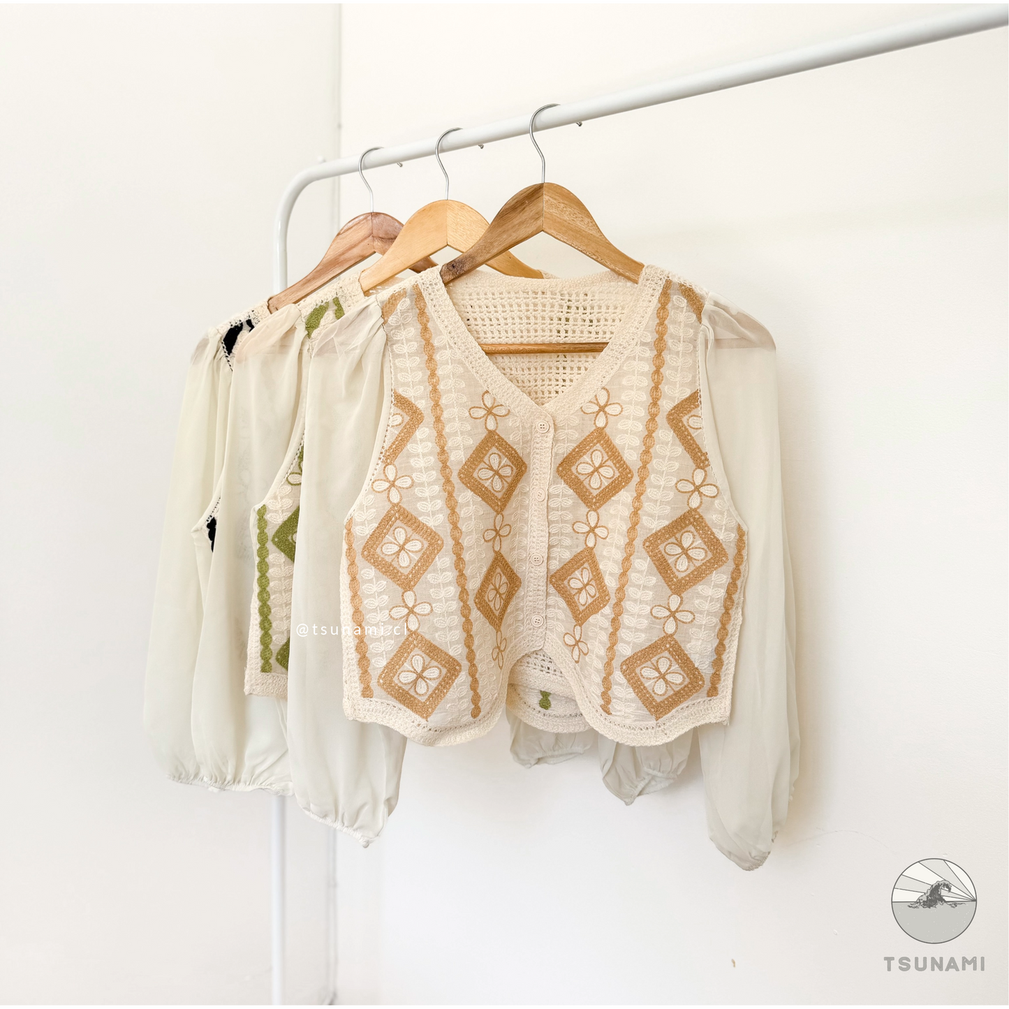 Blusa tejida con mangas de gasa