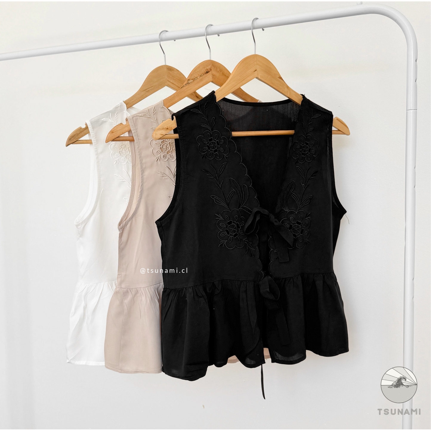 Blusa sin mangas con amarritas