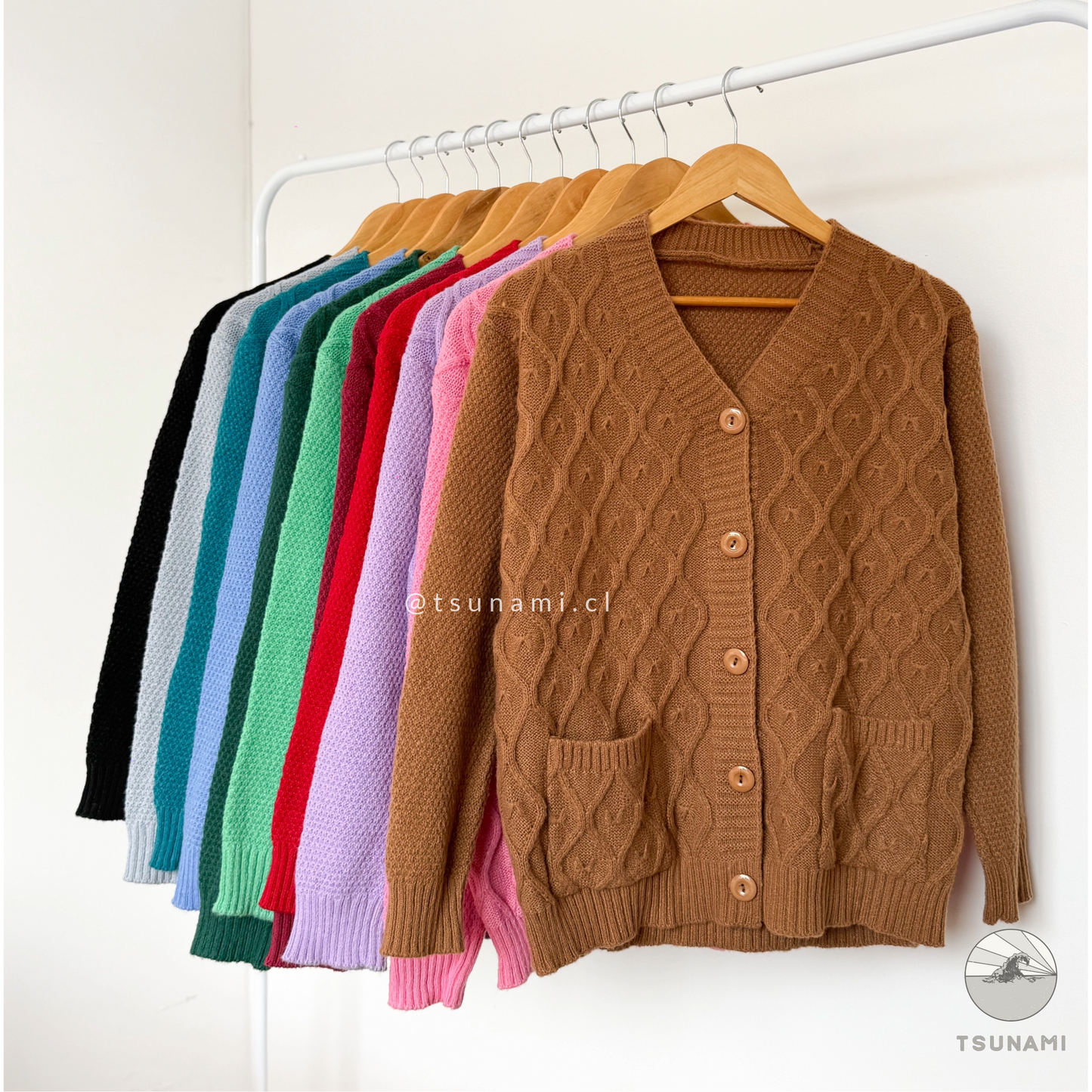 Cardigan tejido con diseño de rombos y botones camel café con bolsillos – ropa femenina cómoda para otoño Tsunami Tendencia