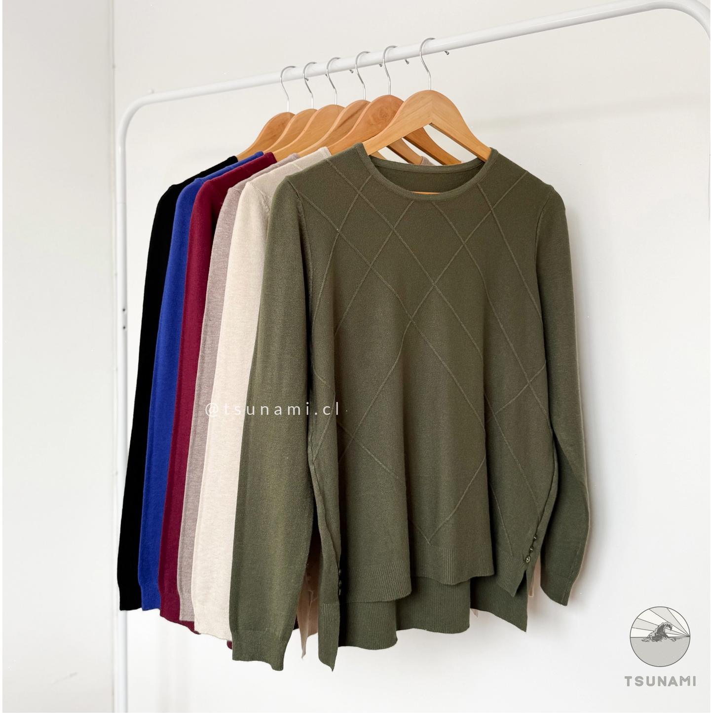 Suéter tejido liviano color verde con detalles en los costados, ropa femenina cómoda y versátil Tsunami Tendencia