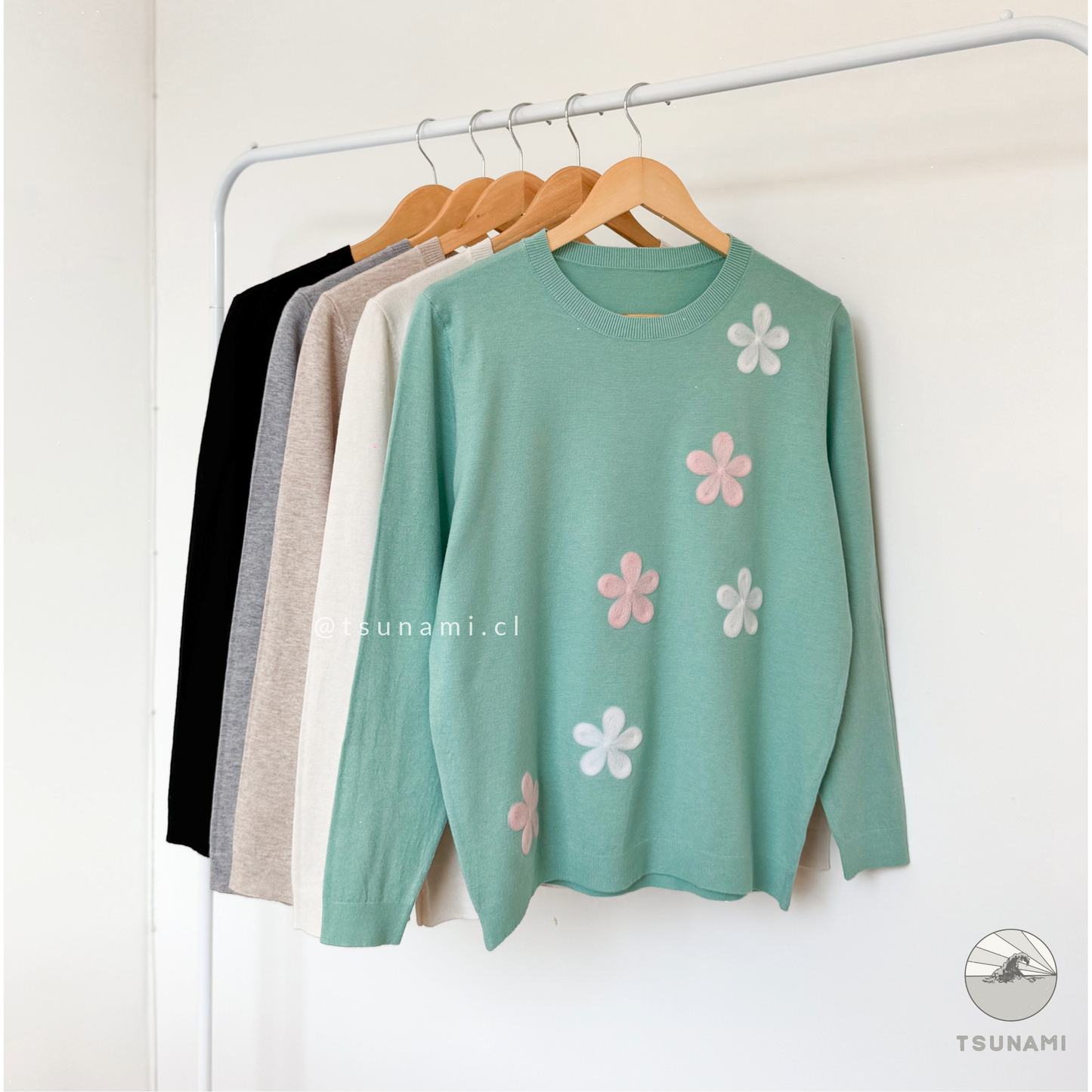 Suéter mujer gris con flores aplicadas, tejido delgado y suave para otoño invierno, cuello redondo versátil.