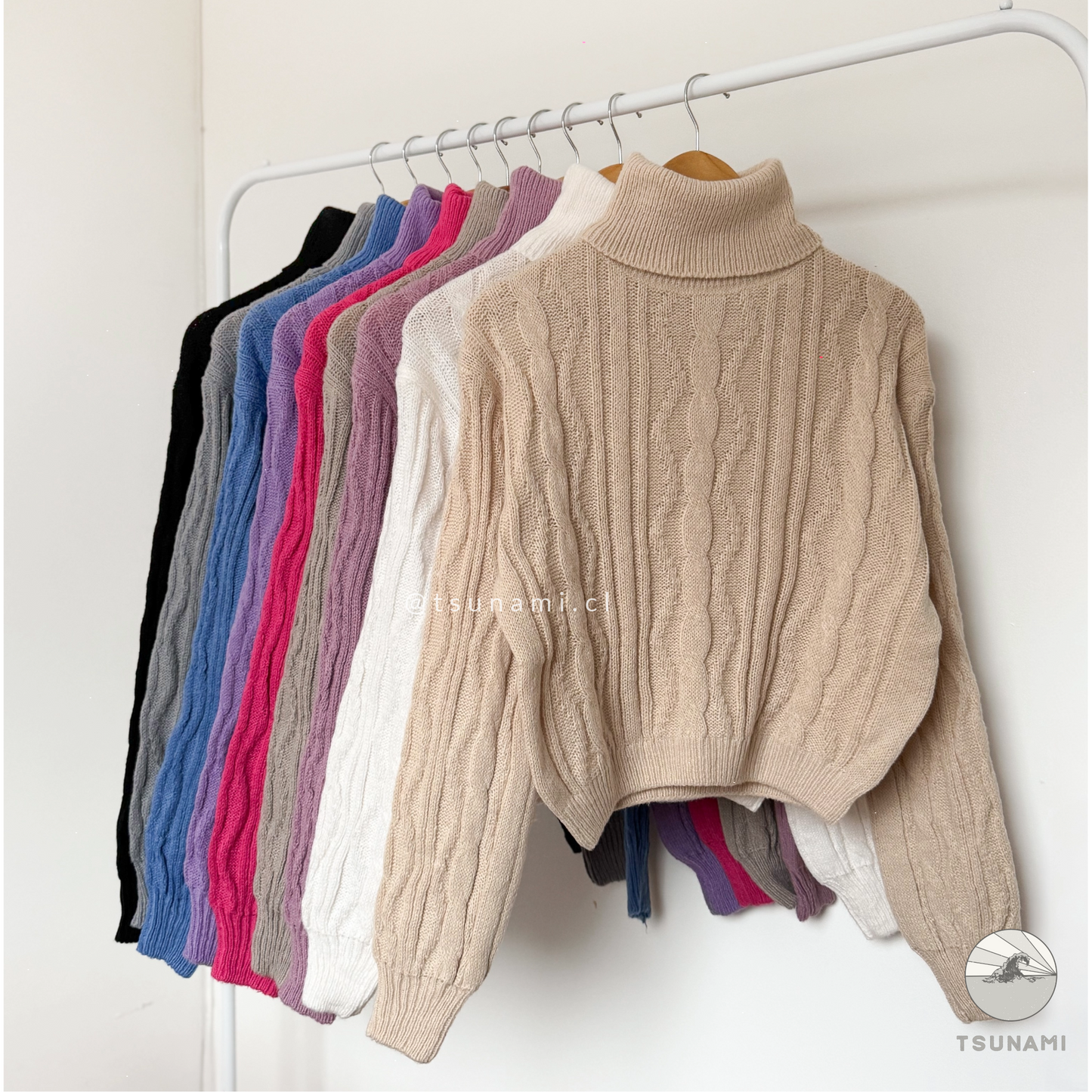 Suéter tejido trenzado cuello alto color beige, básico femenino para clima frío Tsunami Tendencia