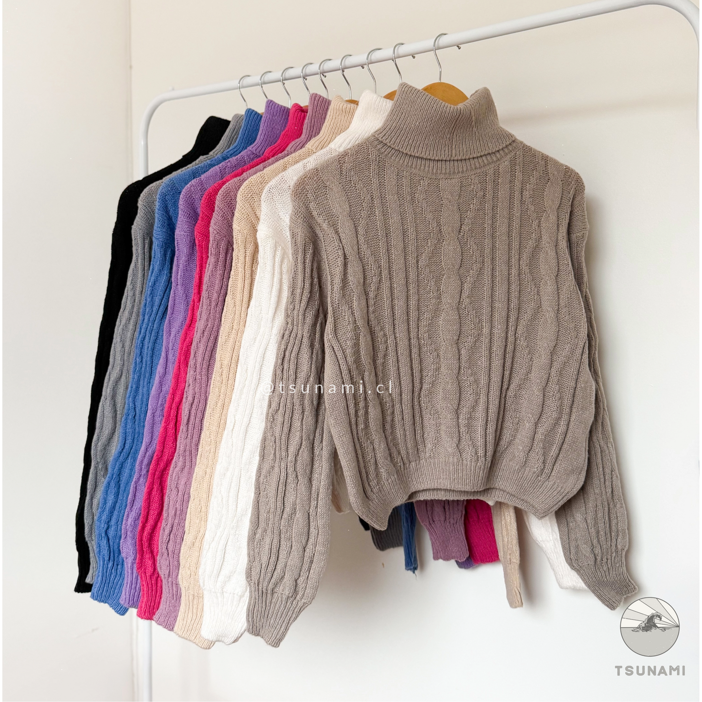 Suéter tejido cuello alto color cafe claro, clásico y cómodo para otoño invierno Tsunami Tendencia