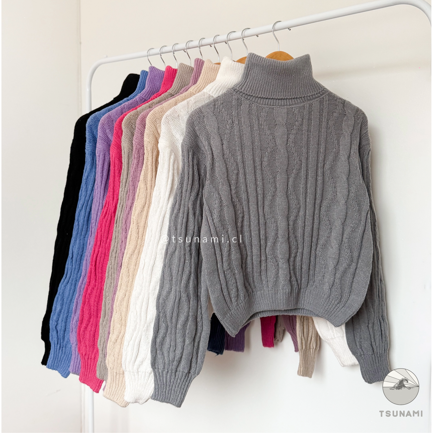 Suéter tejido trenzado cuello alto color gris, básico femenino para clima frío Tsunami Tendencia