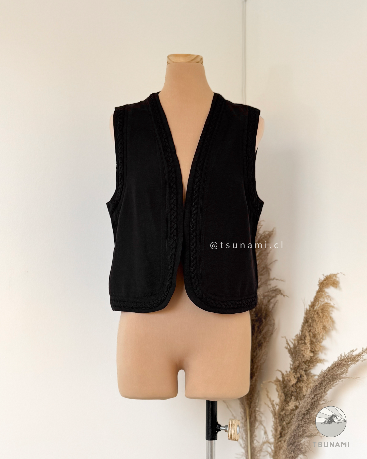 Vest tapado con borde trenzado