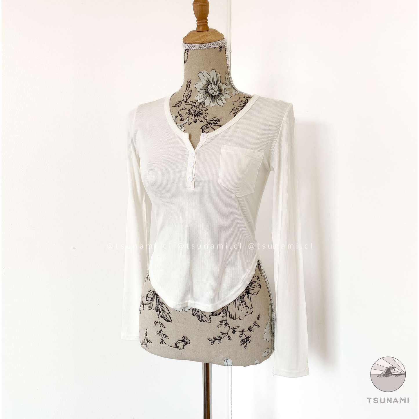 Top con bolsillo y botones
