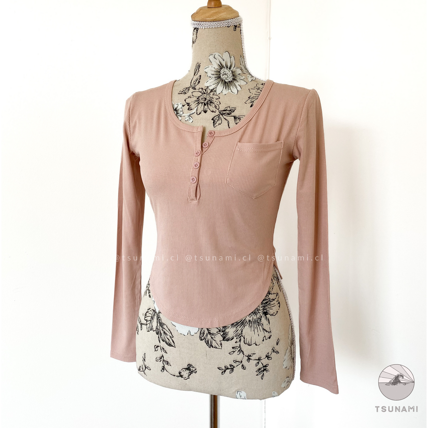 Top con bolsillo y botones