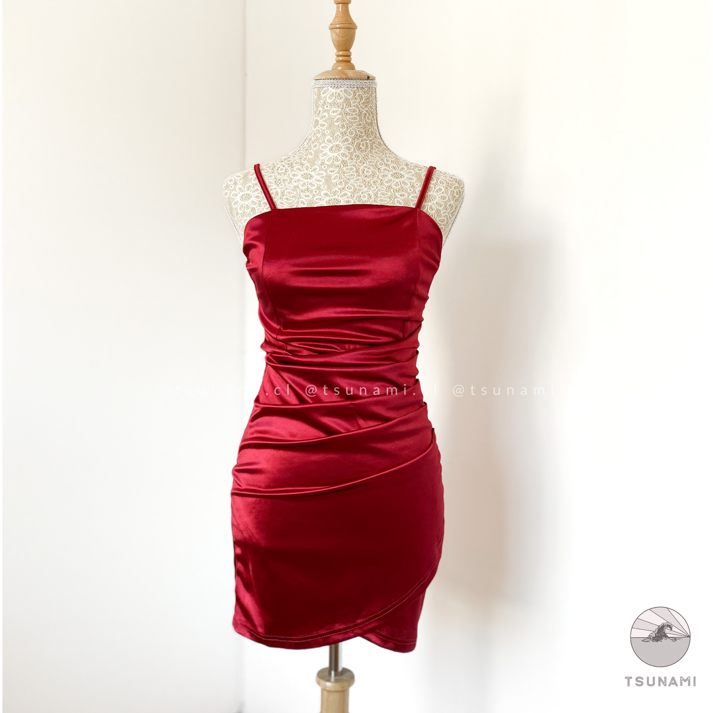 Vestido corto satín