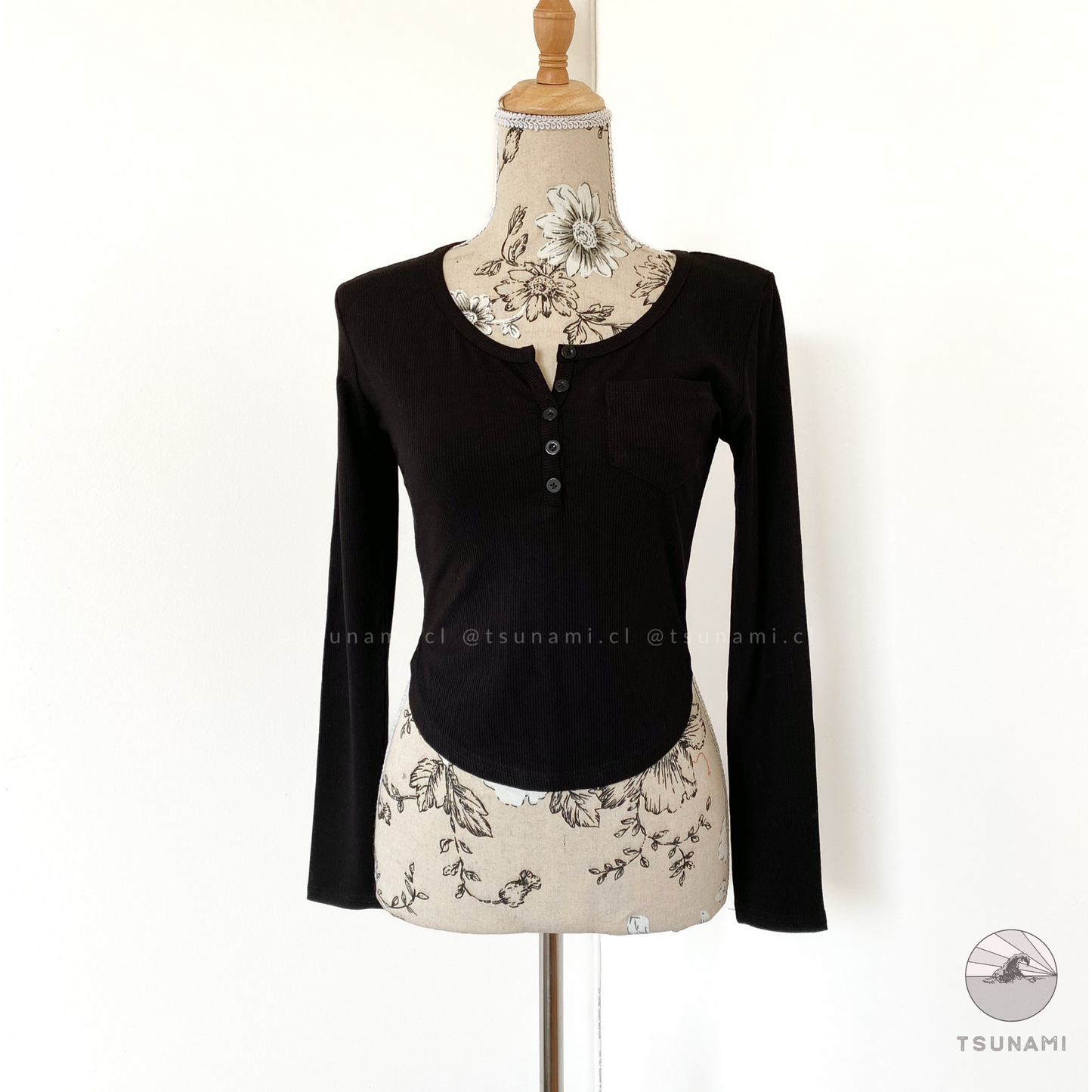 Top con bolsillo y botones