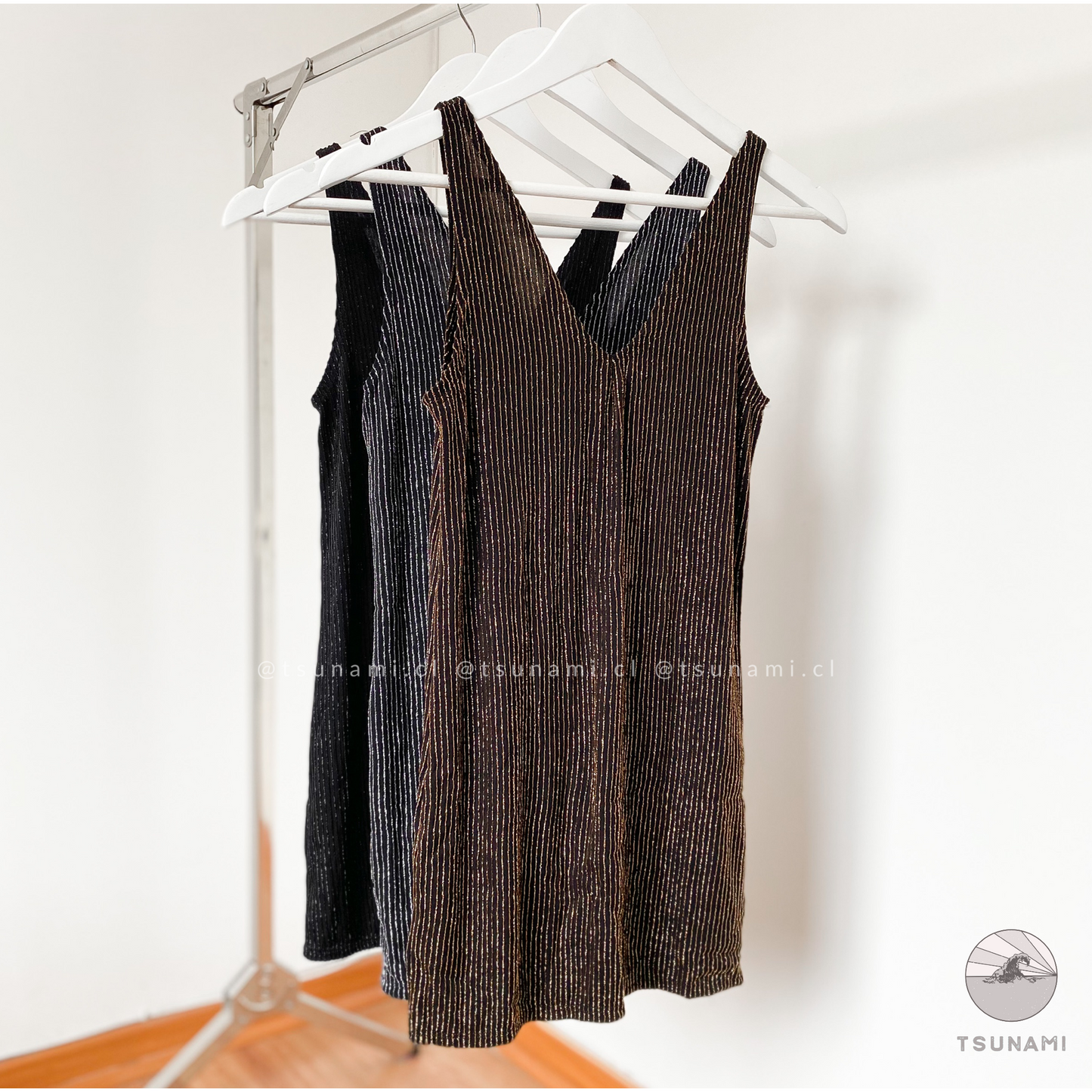 Vestido brillante escote V