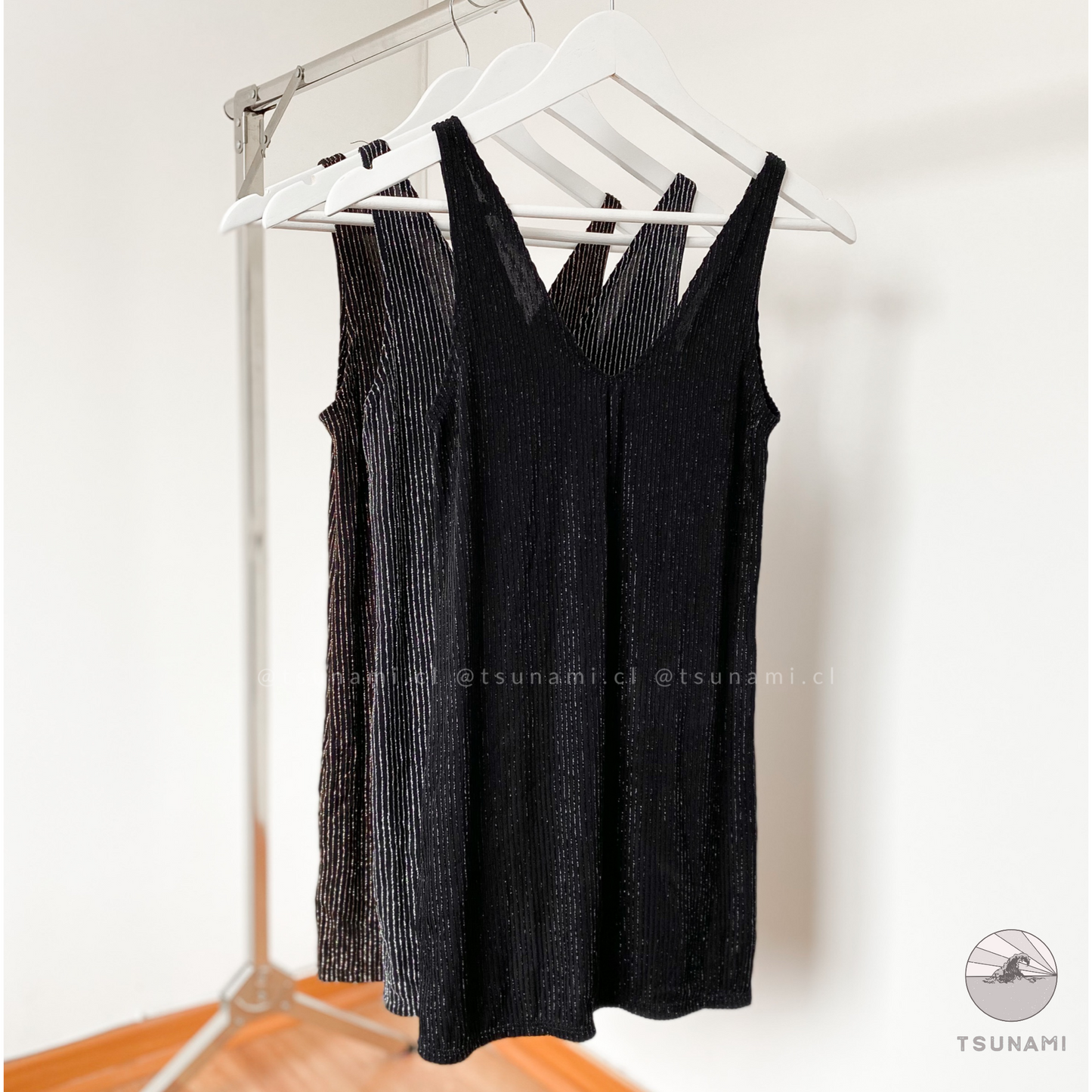 Vestido brillante escote V
