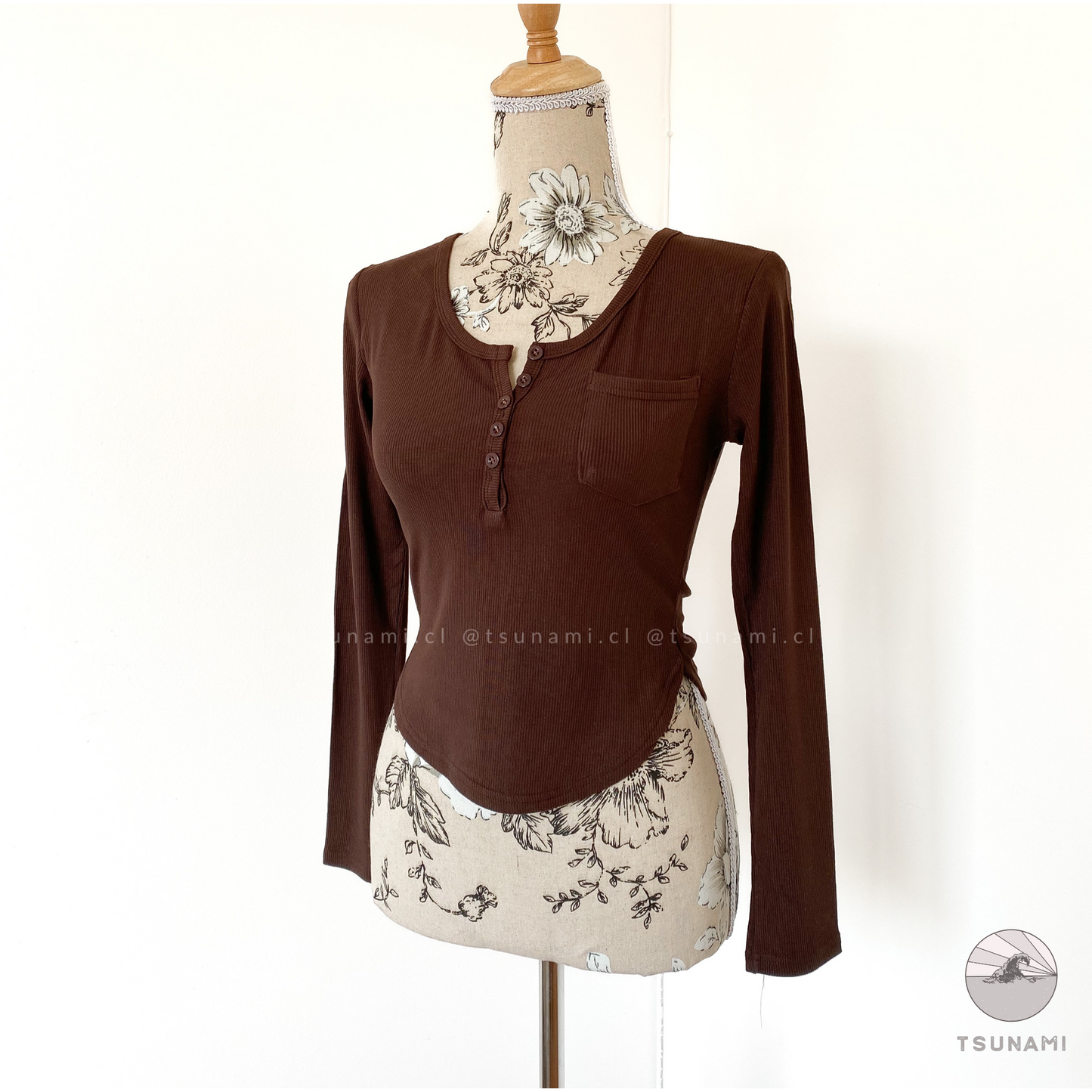 Top con bolsillo y botones