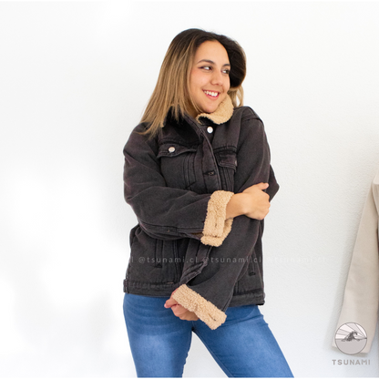 Chaqueta de mezclilla con chiporro