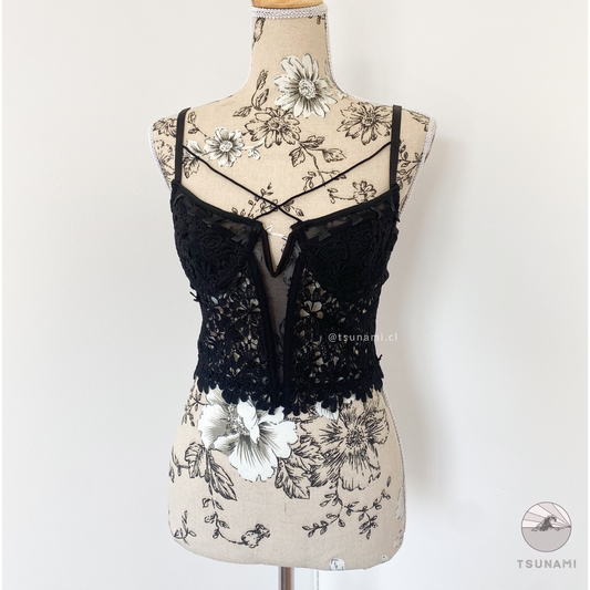 Top encaje con broches
