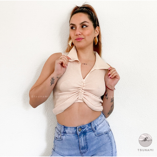 Top recogido con cuello