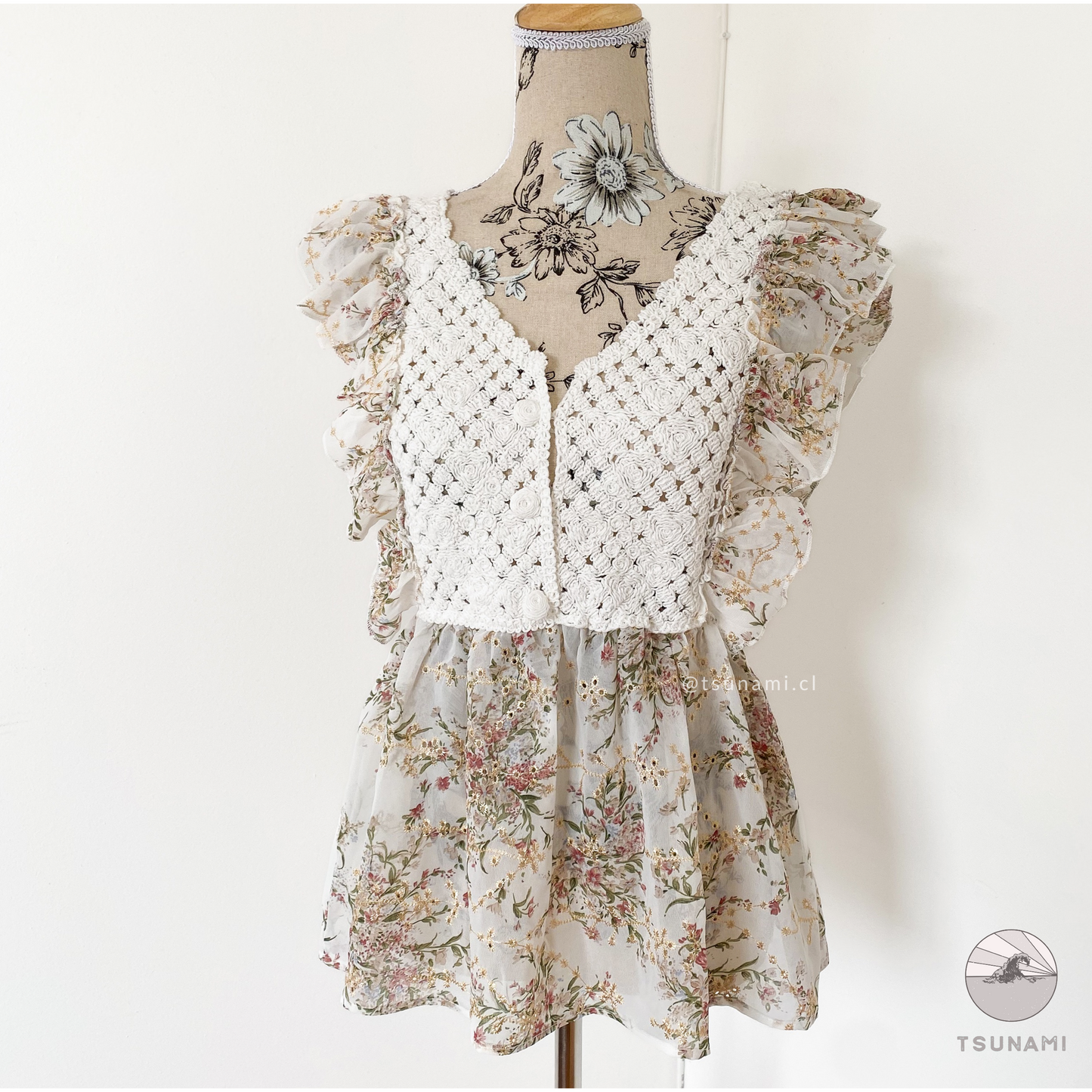 Polera de gasa con macramé