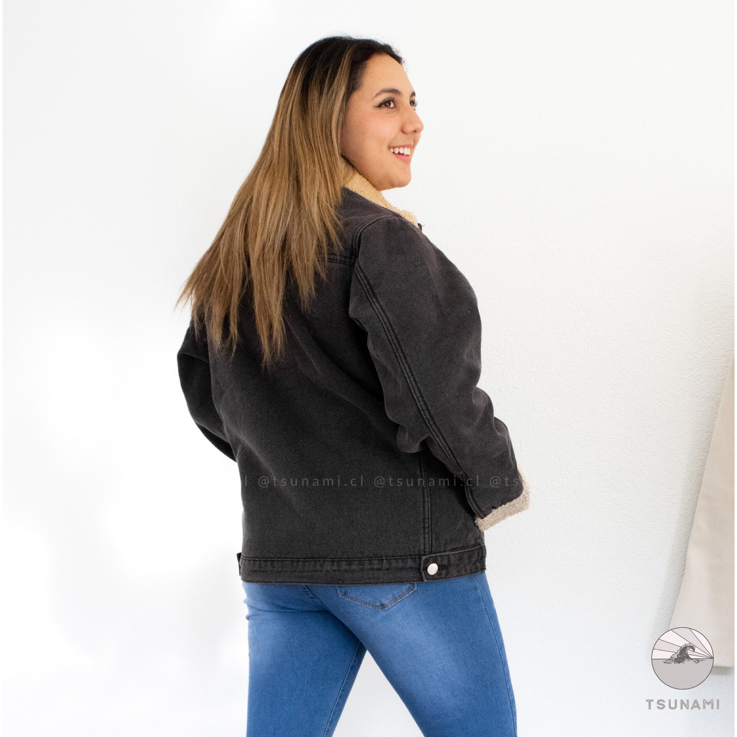 Chaqueta de mezclilla con chiporro