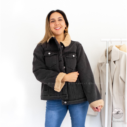 Chaqueta de mezclilla con chiporro
