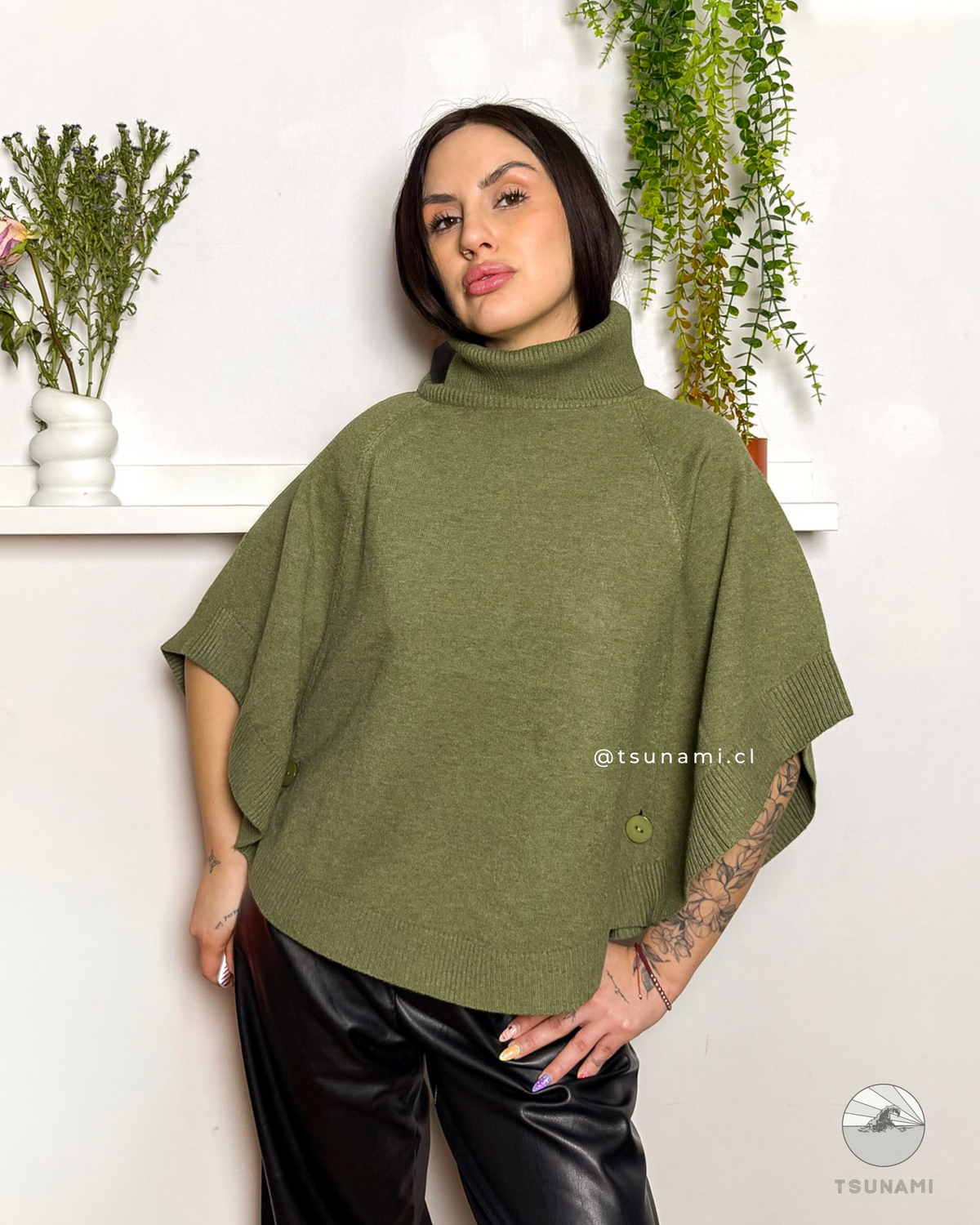 Poncho Suéter Ciprés | Poncho Cuello Alto con Botones
