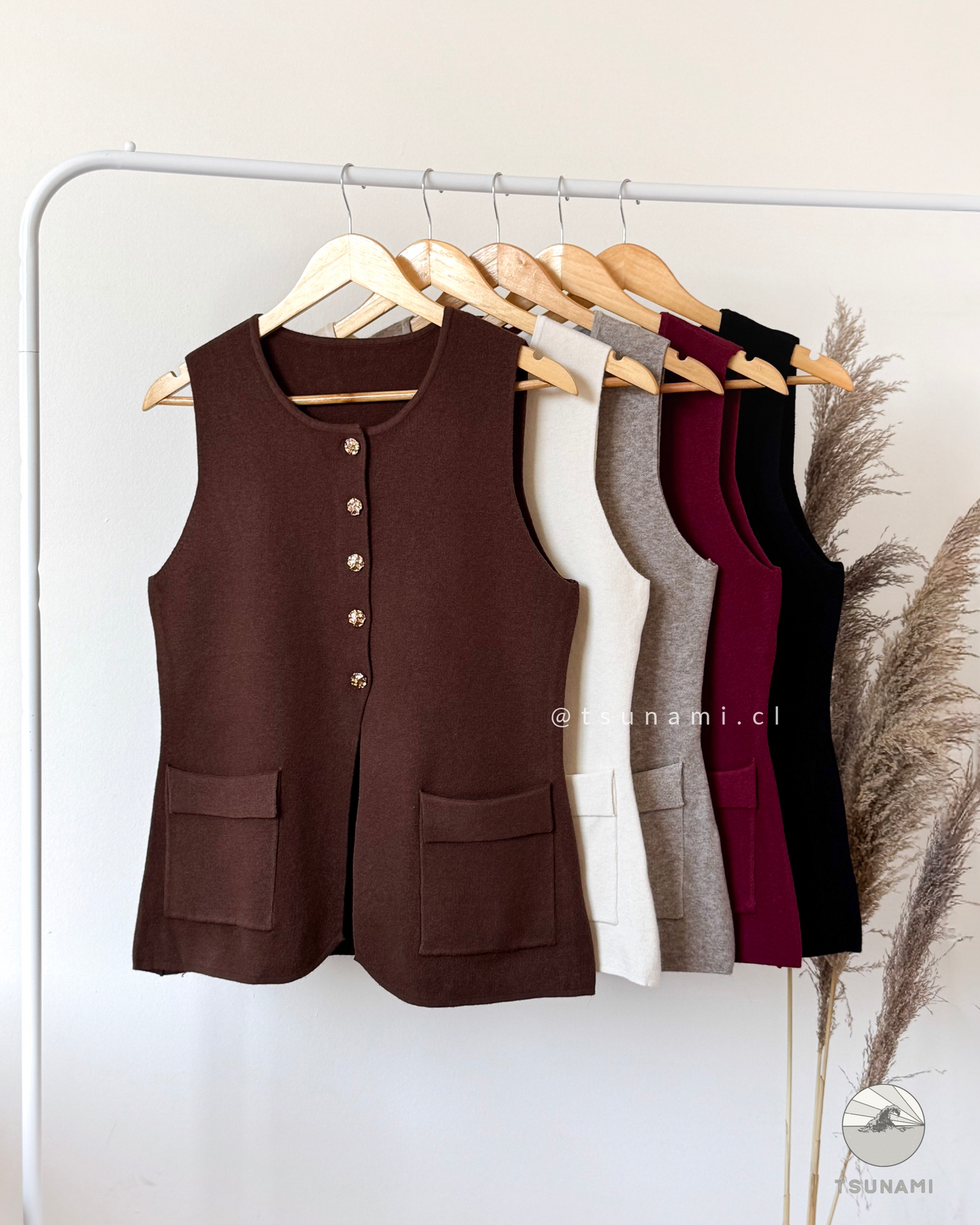 Vest Acacia | Vest tejido con botones dorados y bolsillos