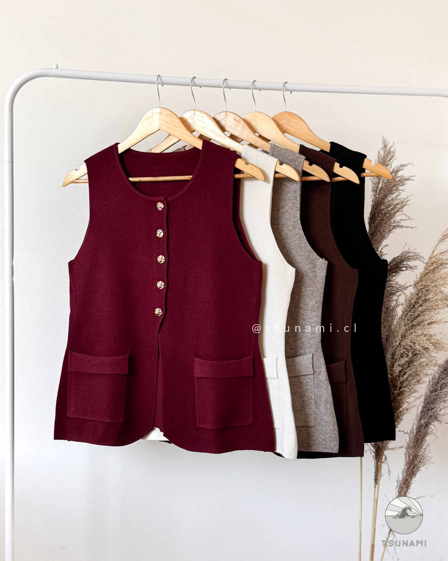 Vest Acacia | Vest tejido con botones dorados y bolsillos