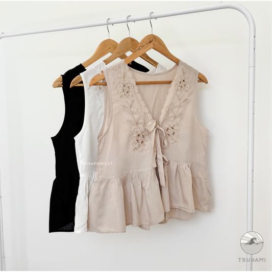 Blusa sin mangas con amarritas
