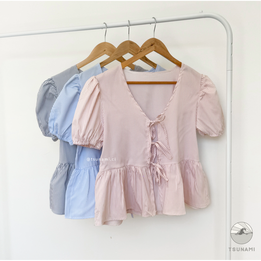 Blusa con líneas y amarritas