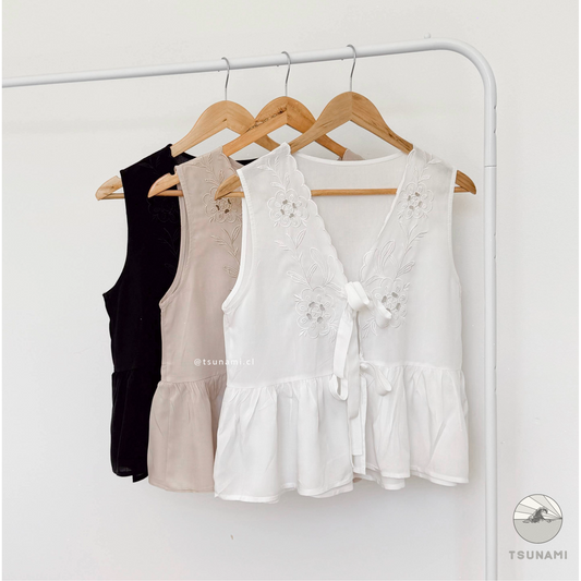 Blusa sin mangas con amarritas