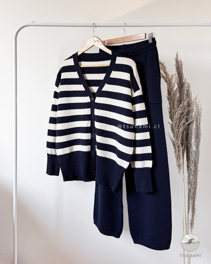 Conjunto pantalón y cardigan con líneas