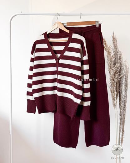 Conjunto pantalón y cardigan con líneas