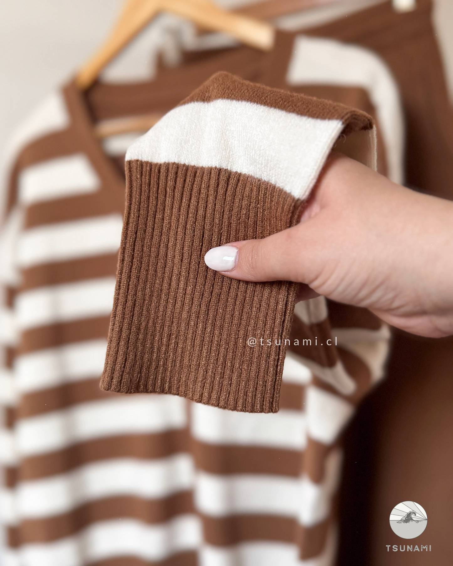 Conjunto pantalón y cardigan con líneas