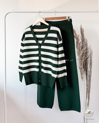 Conjunto pantalón y cardigan con líneas