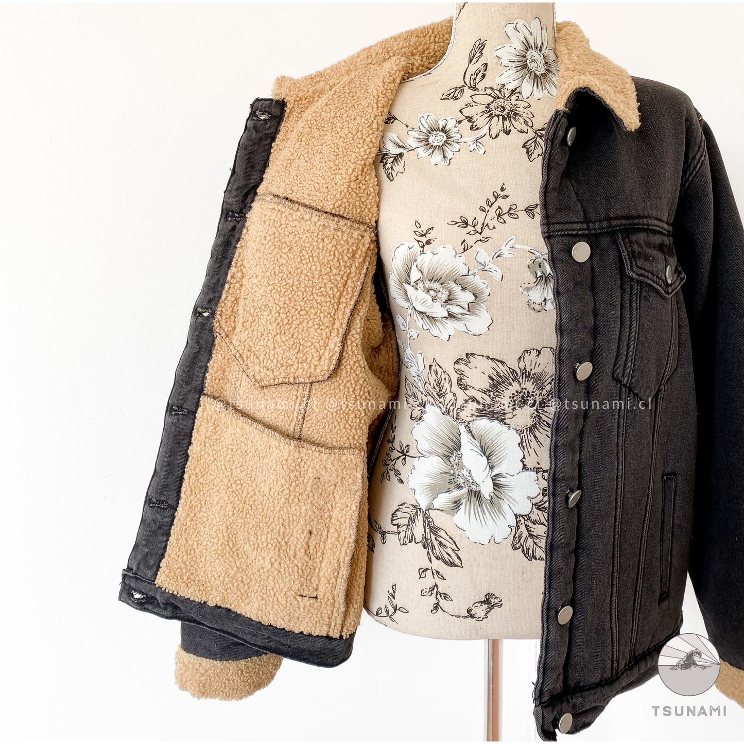 Chaqueta de mezclilla con chiporro