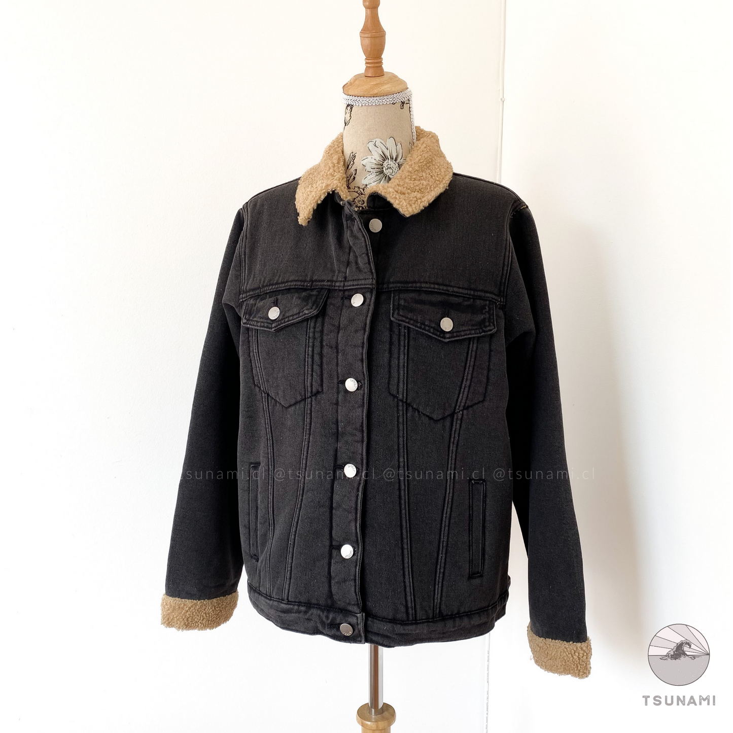Chaqueta de mezclilla con chiporro